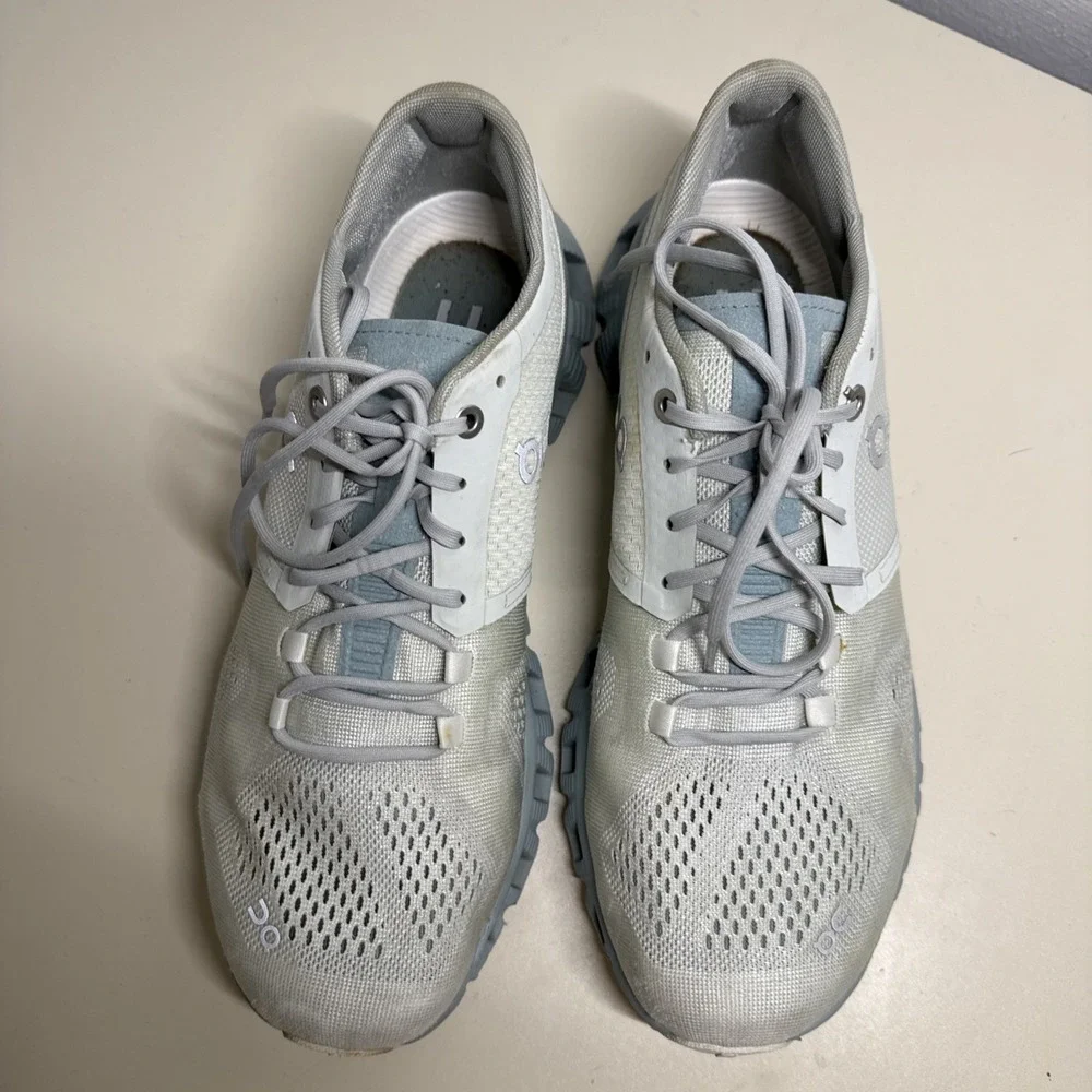 On Running Women's Light Grey Athletic Shoes Size (9) 40.99036